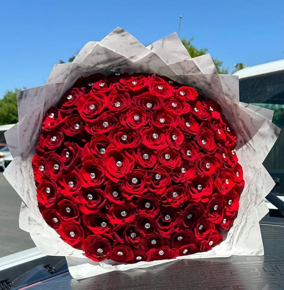 100 Roses Ramo Buchón (Diamond Pins) – Surprise Me Orlando