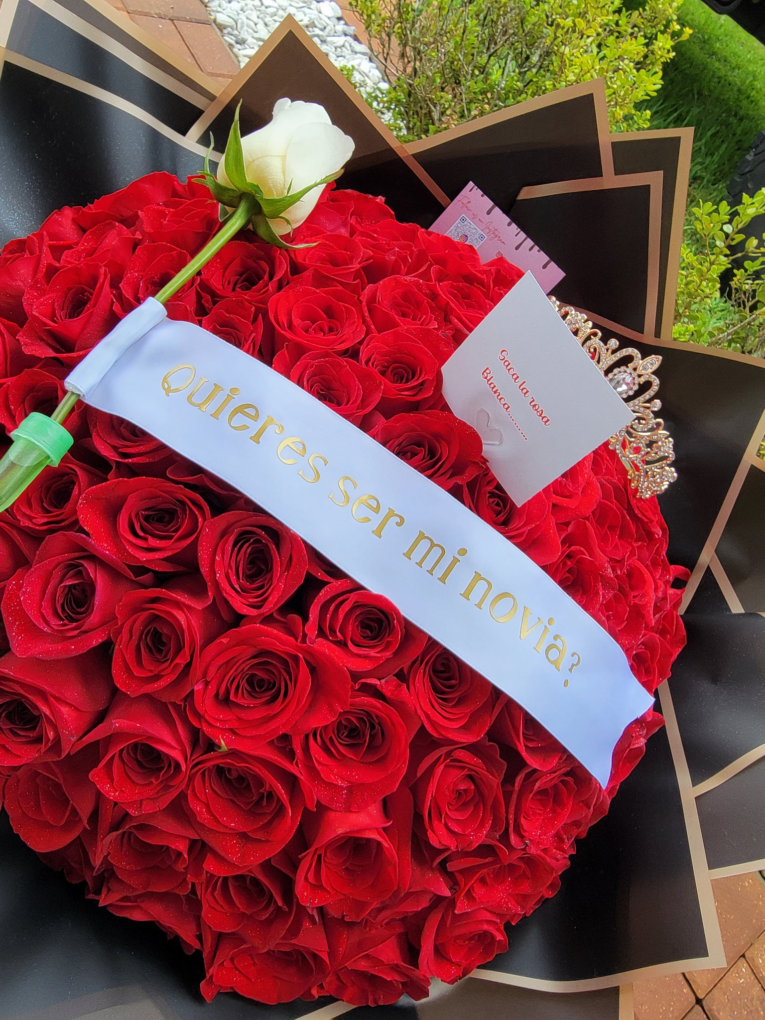100 pretty reds con corona 👑 #fyp #foryou #parati #rosas #ramobuchon , Ramo  Buchon